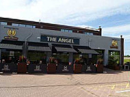 The Angel Hungry Horse outside