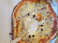 Pizza Fiorentina food