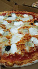 Monti Pizzas Artisanales food