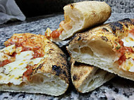 Ô Grain De Pizz' Et Distributeur De Pizza Au Feu De Bois 24h/24 Entre Le Primeur Et La Boulangerie) food