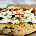 Ô Grain De Pizz' Et Distributeur De Pizza Au Feu De Bois 24h/24 Entre Le Primeur Et La Boulangerie) food