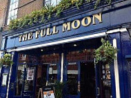 The Full Moon -jd Wetherspoon outside