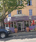 Brasserie La Lavande inside