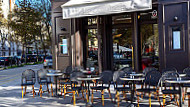 Café La Comtesse inside