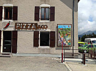 Merken Pizza Co outside