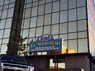 El Mariachi outside