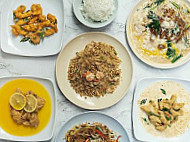 Yee Kee Curry Fish Head food