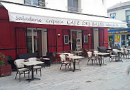 Le Café Des Bains inside