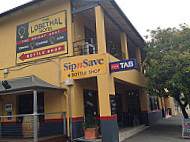 Lobethal Hotel outside