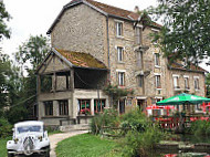 Le Moulin De La Chut outside