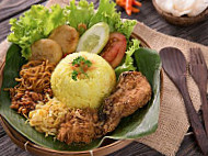 Nasi Ayam Pahlawan food