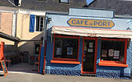 Cafe Du Port inside