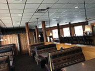 Riverhouse Restaurant and Lounge inside