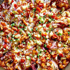 Round Table Pizza food