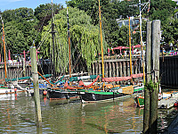 Elbterrassen Biergarten an der Elbe outside