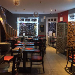 Aux Délices Des Sens inside