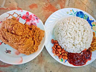 Guì Huā Cūn Qiáng Jì Nasi Lemak food