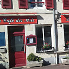 Le Café Des Arts outside