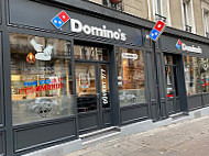 Domino's Pizza Touques outside