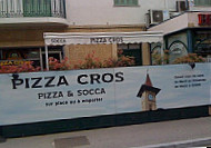 Pizza Cros inside