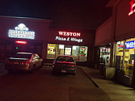 Weston Pizza and Wings outside