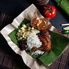 Warung Assyaakirin food