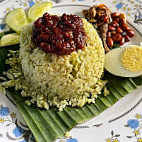 Nasi Lemak Hijau Pandan Mama Zana food