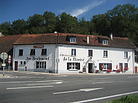 Le Moulin Des Malades outside