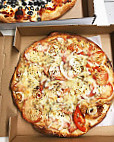 Gino's Pizza Place food