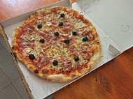Pulcino Pizza food