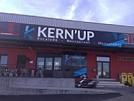 Kern’up outside