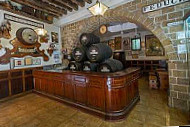 Taberna La Manzanilla inside