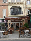 Café Le France inside