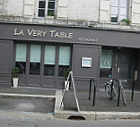 La very table outside