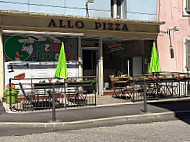 Allopizza outside
