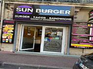 Sun Burger outside