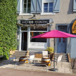 Abeille Noire outside