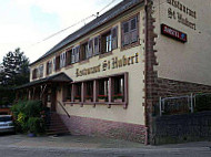 Restaurant Saint Hubert outside