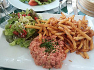 Le Bistrot des Halles food