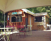 Le Café Du Jardin inside