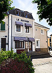 - Chambres D'hotes Le Rocher outside