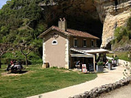 La Maison de la Grotte outside
