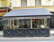 Le Séjour Café outside