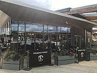 Patisserie Valerie outside