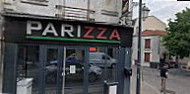 Parizza Pizza) outside