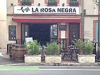 La Rosa Negra outside