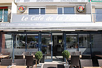 Cafe De La Place inside