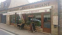 Le Chateaubriand outside