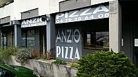 Anzio Pizza outside