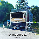 La Bigoupouz outside